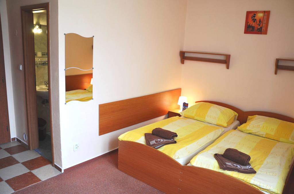 Penzion Larion Kralova Lehota Exterior foto