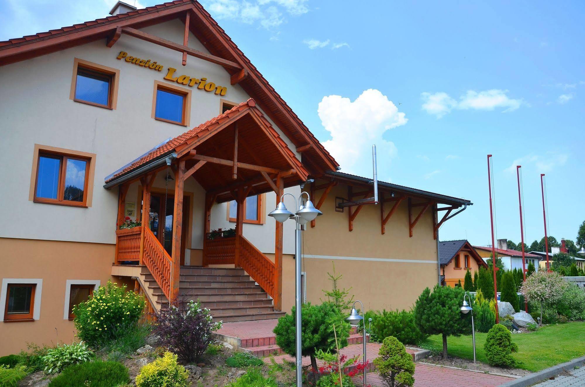 Penzion Larion Kralova Lehota Exterior foto